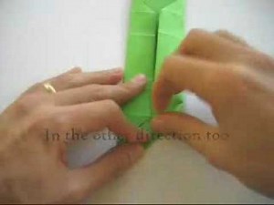 How to Make an Origami Gift Box With a Removable Lid