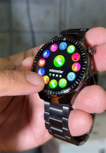 Un smartwatch elegante con llamadas Bluetooth, pantalla HD de 1.53”, notificaciones de apps, control de música y múltiples funciones deportivas. Perfecto si quieres un reloj inteligente con estilo ejecutivo y funciones útiles para el día a día. #smartwatch #relojinteligente #gadgets #tecnologia #comprasentiktok