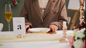 20 Pieces Round Table Number Cards Stands Modern Cursive Table Number 1-20 for Wedding Reception Anniversary Party Restaurant Events 4 x 6 Inches(Gold)