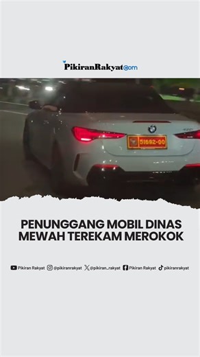 Pikiran Rakyat on Instagram: "Sebuah mobil mewah bermerek BMW 430i Cabriolet berpelat dinas menjadi sorotan setelah videonya beredar di media sosial. Mobil dengan pelat dinas berwarna merah bernomor 51692-00 itu terlihat melaju di jalan raya pada malam hari. Keanehan langsung mencuat dari beberapa aspek. Pertama, jenis kendaraan yang digunakan. Mobil dinas tersebut merupakan cabriolet, model atap buka dengan segmentasi mobil mewah, yang jarang ditemui sebagai kendaraan operasional pemerintahan.