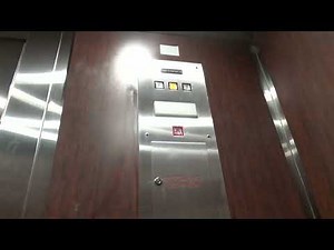 Long Hydraulic Elevator - Holiday Inn Express & Suites Jacksonville, an IHG Hotel - Jacksonville, IL