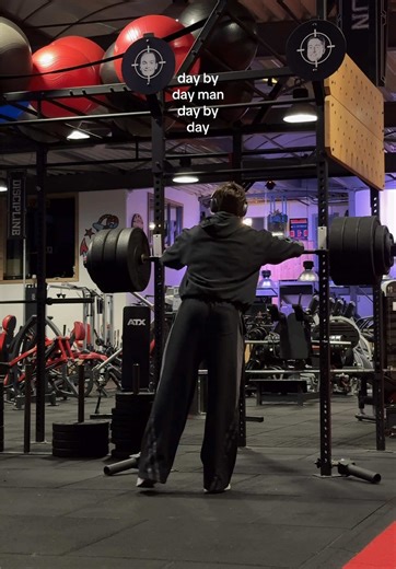 it’s that time again🦈 @Gymshark mid-season sale starts this thursday the 16th 9am CET. up to 50% off and code DAAN10 will save ya an extra 10%🤝🏼 ad