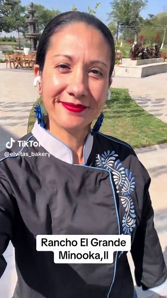 Talavera Tiers: Buttercream Flowers to Elevate Your Cake