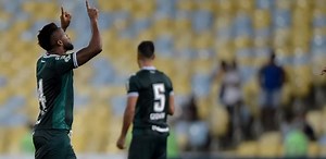 VAR frustra Fluminense, e Goiás vence com gol de falta no fim do jogo