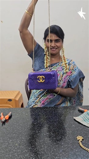 Vidhu Singh on Instagram: "Hanging HandBag Cake Tutorial part 2 #hanginghandbagcake #handbagcake #antigravitycake #antigravityhandbagcake #structuredcake"