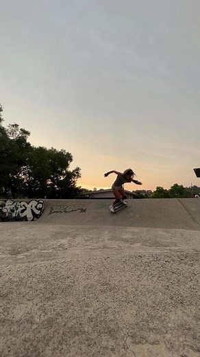 How i used to practice my back snaps 😬 #practice #fyp #surfskate