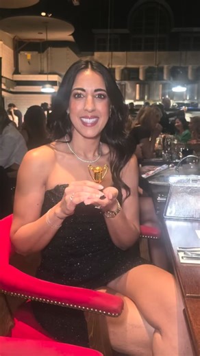 Jayshree Arora - Life & Mindset Coach | K-Beauty Specialist on Instagram: "A few highlights from the last few weeks…to prove that I’m not always at the gym 😅 Although I do spend a significant amount of time there…because nothing beats the endorphin rush from a good session 💪🏽 And health is wealth 💜✨"