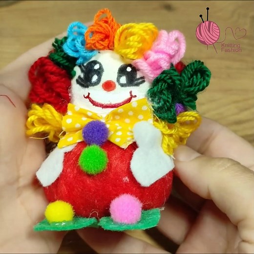 Funny do it yourself clown doll made of pieces of fabric and thread | Knitting Fashion