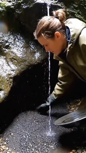 Hidden Gold Inside Waterfall Cave 😱 Secret Gold Spot Found#gold #golddiscovery