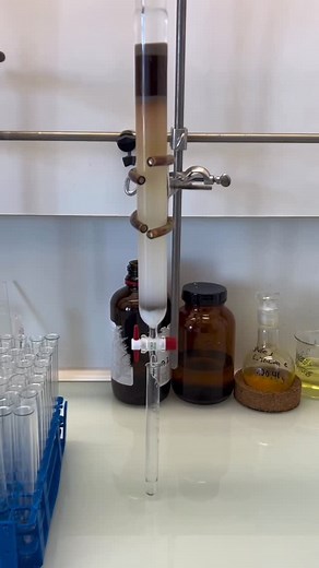 Pharmacystudent | That's how I set up a column chromatography. How do you do it? #student #lab #university #pharmacy #college #chemistry #laboratory #uni #work | Instagram