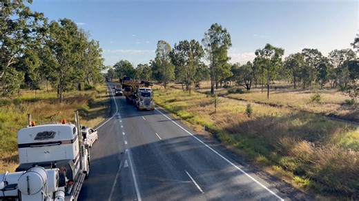 89K views · 1.1K reactions | Couple big yellow utes heading out to the coalfields 落 | S&S Heavy Haulage | Facebook