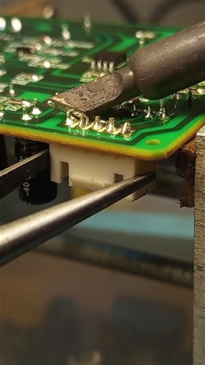 THIS IS SO EASY PCB REMOVE CONNECTOR5 PINS