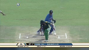 Swing and a miss, but MSD won't miss any. 3rd Paytm ODI #INDvsSA | Indian Cricket Team