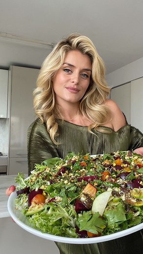 D A P H N E O Z on Instagram: "Winter Beet & Apricot Salad 綾 I love an over-the-top salad, and this one combines the sweet earthiness of roasted beets with crisp winter greens like escarole and frisée, plenty of fresh herbs, sweet apricot (I’m using dried, but fresh apricots or persimmons are perfect if you can get your hands on them!), pistachios for some nutty crunch, and a chopped lemon and roasted garlic vinaigrette to take it to the next level!  Recipe at the link in my bio…"