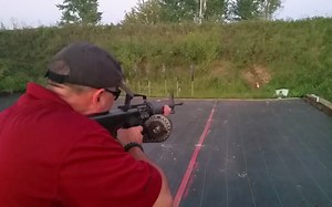 美国M16突击步枪 弹鼓全自动射击