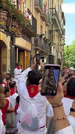 Epic San Fermín Moment Crowds Singing the Running of the Bulls Anthem!