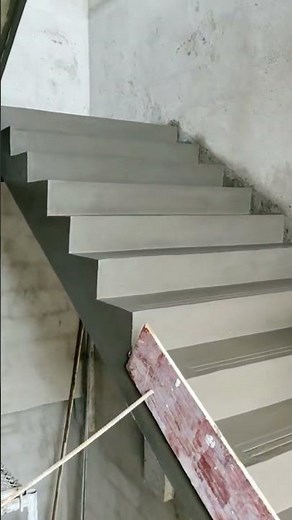 階段を滑らかに仕上げる左官施工技術