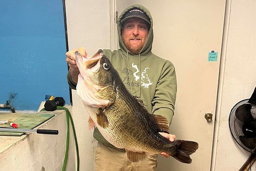 VIDEO: Texas angler hooks one of the largest bass in state history
