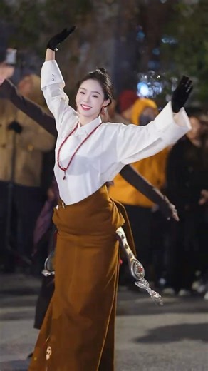 Yuzhu, the most popular Tibetan dance "Golden Mountains"🌹