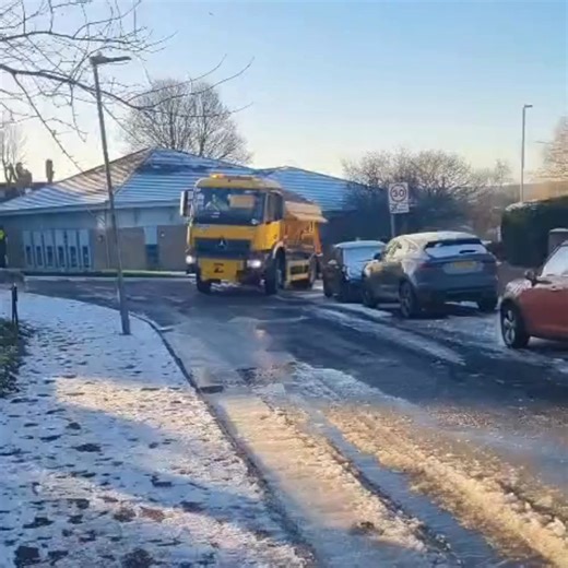 Our gritters are out working around the clock to keep roads safe as the cold weather continues – often starting very early in the morning, so you might not even see them! 🌙 ✅ Please drive carefully and allow extra time for your journey. ✅ Remember: grit needs traffic movement to work – it’s not hot, so it doesn’t instantly melt snow! 🚘 How does grit work? 💭 Grit (rock salt) lowers the freezing point of water, helping to prevent ice from forming and making snow and ice easier to break up. Traf