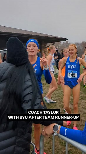 🔊 Coach Taylor immediately found her team after the BYU Cougs finished runner-up at the NCAA XC Championships. #NCAAXC25 and #CollegeXC coverage presented by @hoka | FloTrack