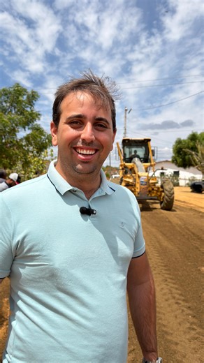 Túlio Monteiro on Instagram: "Eu disse que esse ano é carga! É trabalho! Nossa parceria com a governadora @raquellyraoficial e nossos deputados @jarbasfilho_ e @fernandomonteirope geram resultados que melhoram a vida da nossa gente! Aqui na Baixa Grande também tem recuperação de estrada, com material e equipamentos de qualidade, e digo mais o ano está só começando, tem muito mais trabalho pela frente! 🫶🏼"