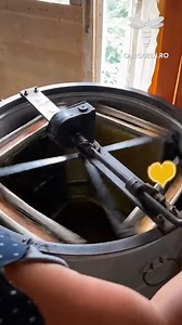 540K views · 3.3K reactions | It's really important when you use a manual extraction machine to start slowly and to gradually increase the force you're applying, so you have fewer chances to break the frames | OneQueen.ro | Facebook