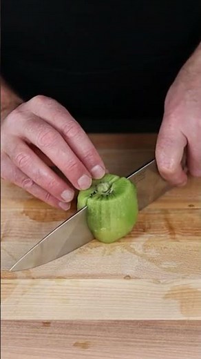 Cutting Kiwi Fruit #shorts