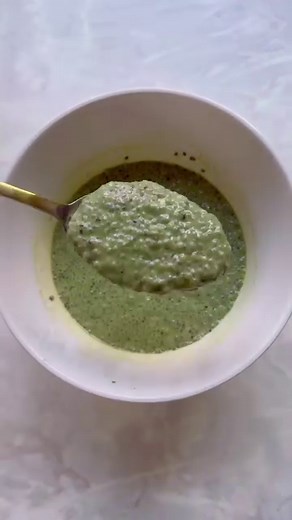 Matcha Chia Pudding 🍵💚 - the perfect breakfast treat or evening dessert⁠!⁠ ⁠⁠ Ingredients (Serves 2)⁠ ⁠ - 1tbsp Magic Matcha⁠ 🌱⁠ - 1 banana⁠ - 1/2 tsp maple syrup⁠ - 1/2 cup coconut cream⁠ - 1 cup nut milk⁠ - 1/2 tsp vanilla extract⁠ - 1/2 cup chia seeds⁠ ⁠ ✨ Top layer: use some white chocolate and freeze-dried raspberries | Rheal