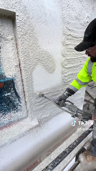 Top coat today on ICF new build😁 #thincoatrender #machinerendering #icf #icfbuild #render