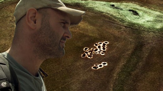 Si hay alguien que ha visto cosas verdaderamente extrañas en sus aventuras...¡Sin duda es Ed Stafford! Pero, tras descubrir raras marcas en la sabana de Zambia, nuestro aventurero entra en alerta máxima y parte en una de las expediciones más peligrosas de su vida para descubrir de qué se tratan ¿Con qué se encontrará?🌍⚠😮 #SinFronterasconEdStafford Descubre más contenidos como este en #HBOMax Suscríbete ahora https://bit.ly/MAX-DiscoveryLA | Discovery Latinoamérica