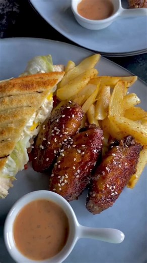 Plating is VERY important 🤤🤌🏾 . . . . #food #foodies #tiktoksa #foodiesoftiktok #brunch #lunch #breakfast #cooking #recipes #tips #fypシ #fyp #discover #discoverme #discovermetiktok #chef #viral