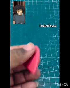 296K views · 1.9K reactions | How to make fondant flowers  | Kejiovenandequipments | Facebook
