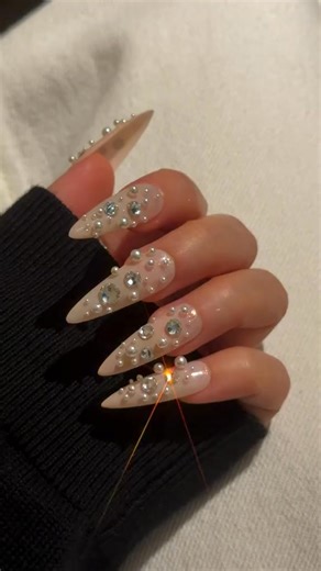 There’s a reason we’re in 100 U.S. stores. Now it’s 30% OFF for the holidays — use DS30. Fast 24h NYC delivery. 💎 Salon-Quality • ⚡ Easy to Apply • ⏳ 4 Weeks Wear | DresupNails