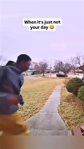 Home Fails on Instagram: "😅 Warning: These home fails may cause uncontrollable laughter and serious secondhand embarrassment! 😂 Tag the king or queen of DIY disasters 👑🤣 #HomeFails #DIYWrecks #EpicFails #FunnyReels #FailCompilation RelatableFails ComedyCentral OopsIDidItAgain ViralFails LOLmoments FunnyFails OopsMoment HouseFail FailIfTheDay"