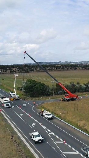 The Bell 407GXi is the right platform for an Australian power company to maintain its network. See how CitiPower and Powercor Australia uses its speed and fuel capacity to make it all work. Full video: https://www.bellflight.com/missions/utility-helicopters?vimeoid=1107501554 #Bell407GXi #Utility | Bell Flight