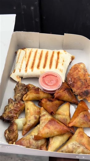 Chers clients*, Pour un meilleur traitement de vos demandes, merci d’écrire directement votre préoccupation. Exemples : – *Bonjour, je m’appelle… j’aimerais commander…* – *Bonjour, je voudrais me renseigner sur…* Les messages du type *“Coucou, ça va ?”* ralentissent le traitement et risquent de ne pas recevoir de réponse immédiate. Merci pour votre compréhension et votre professionnalisme.#mboka_elengi🇨🇩😂😂 #jeunesse