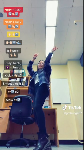 Works too😂 SANTA TELL ME DANCE TUTORIAL❤️ dc by @josh_junio #santatellme #santatellmearianagrande #tiktokdance #tiktoktutorial #dancetutorial #fyp #foryoupage #gmbunga07 #tiktokph #tiktokcanada