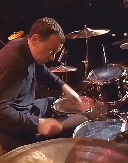 Neil Peart of Rush. 🥁🔥 the man that could out Drum a machine.Flawless technique, explosive energy! If you're a drumming fan, this is a must-watch #NeilPeart #GreatestDrummer #RockLegend