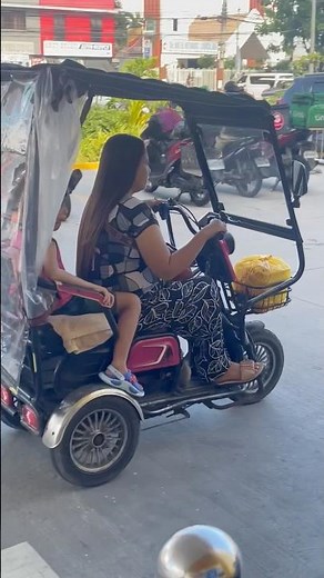 The Future Is Here! 🇵🇭 Electric Tuk-Tuks Are Changing the Philippines!