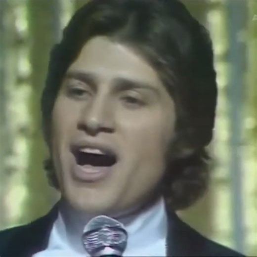 404K views · 14K reactions |  Mike Brant - Laisse moi t'aimer (Live 1970) | Ma musique française | Facebook