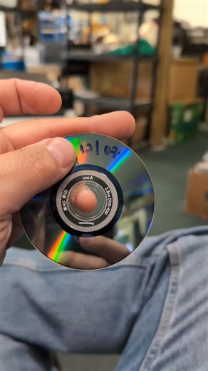 How NOT to label a Disc #miniDVD # videotransfer | Goodheart Media Transfer Services | Facebook