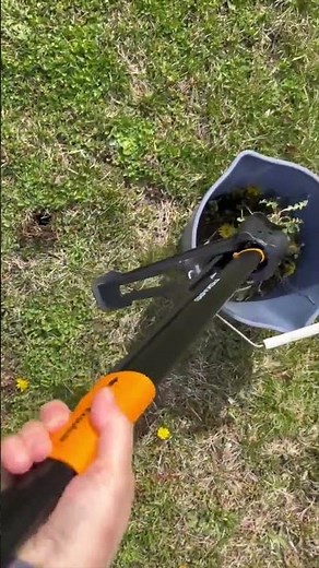 Fiskars 4-Claw Stand Up Weeder