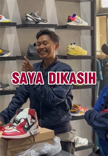 SAYA DIKASIH SEPATU 50 JUTA SAMA OWNER HOTEL?! 😰🤯 #TokoSepatu #FYP #gayaditiktok #fashiontiktok Shop Offline Today: 📍 UNCHARTED SPLY | South Jakarta on Google Maps (Open Everyday, 12:00 PM - 8:30 PM WIB at Jalan Bumi No. 31) 📍 UNCHARTED SPLY | Gading Serpong on Google Maps (Open Wednesday to Sunday, 12:00 PM - 8:00 PM WIB at Ruko Maggiore Grande Blok G No. 25) #GodSpeed