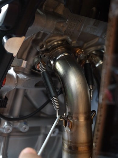 Installing Akrapovic Exhaust Springs on 2025 S1000RR