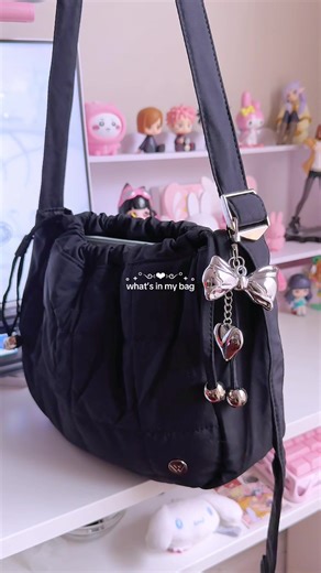 mini bag tour ft. @WESTBRONCO 🪽! fits my iPad, phone, headphones, wallet, pen case, hair clip, and charger ♡ #whatsinmybag #pufferbag #bagtour #fashiontiktok #fyp