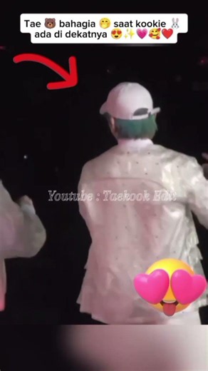 Tae 🐻 bahagia 🤭karena kookie 🐰 ada di sampingnya 😍❤✨💖