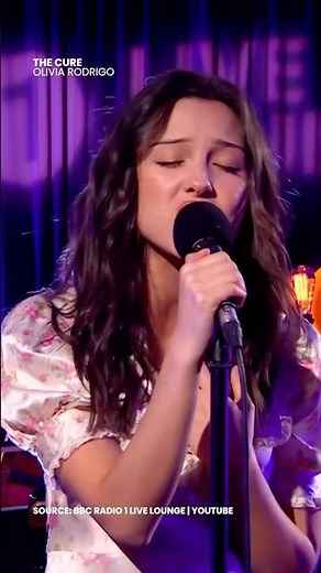 Absolutely unraveled. 🪡🩷Olivia Rodrigo delivers a breathtaking performance of “The Cure”.🎙️