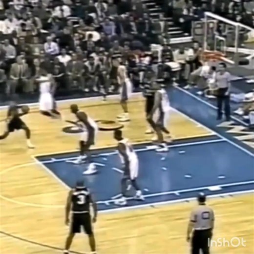 2.8K views · 33 reactions | ROD STRICKLANDS BEHIND THE BACK NO LOOK PASS TO CHRIS WEBBER FOR THE DUNK HIGHLIGHT. #foryou #basketball #sports #highlights #chriswebber #rodstrickland #Nba #90s #sportsclups #dantana773 #viralreel #hoops | iam_dantana773 | Facebook