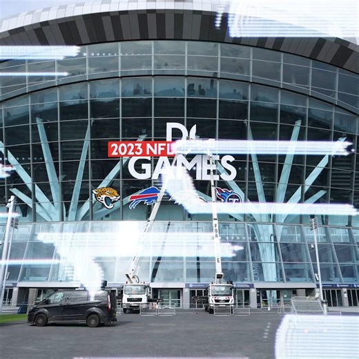 He scrambled to the left. He saw the referee. He ran. A perfect touchdown! 🏈 There has been a lot of brilliant action at the 2023 NFL London Games, but we're going to have to appoint our UK team members, Leslie, David, and Ben as our MVPs. They all did a fantastic job of delivering the official game balls. | FedEx